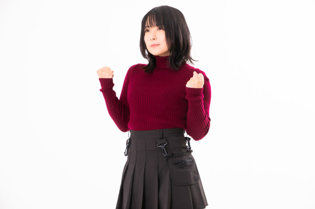 ガッツポーズの女性2