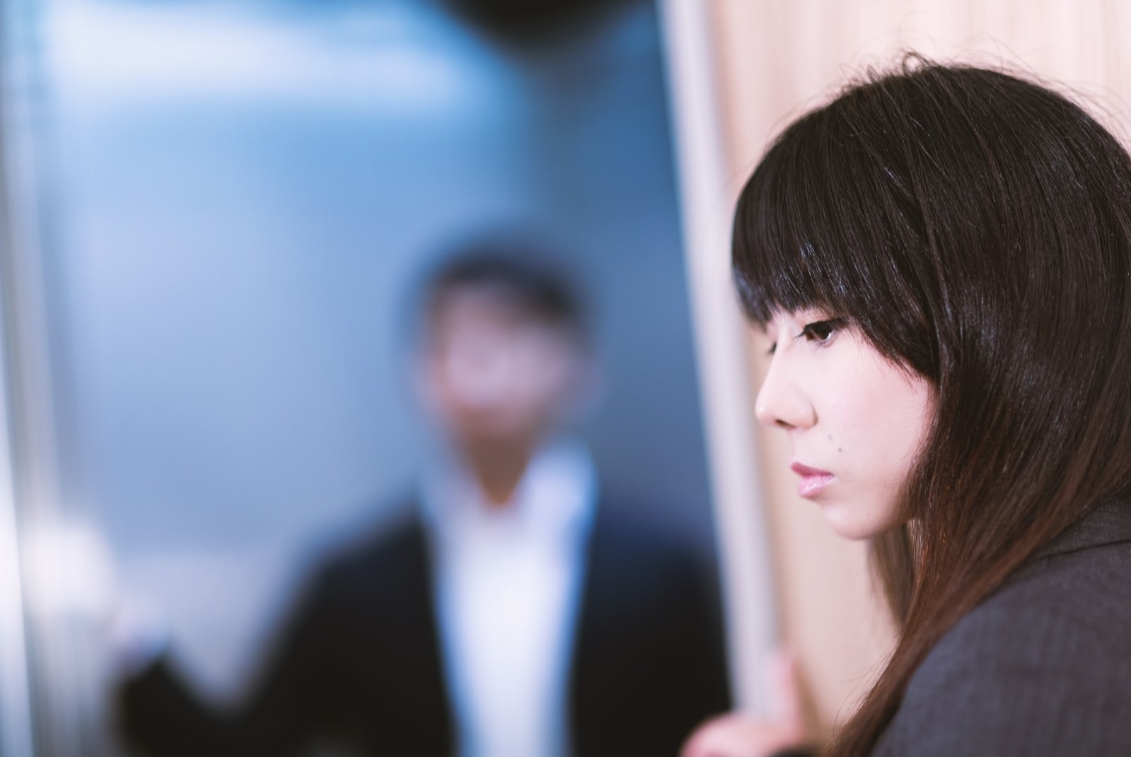 会社が憂鬱な女性