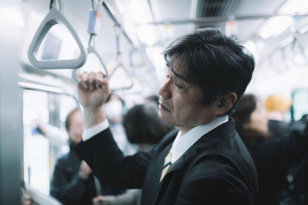 疲れ切った男性